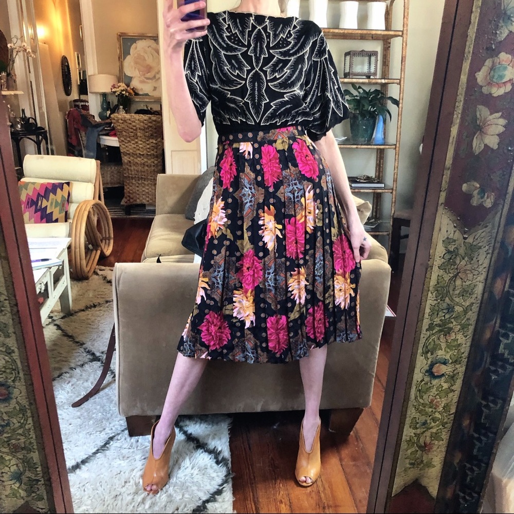 Designer vintage silk skirt - Picture 3 of 8